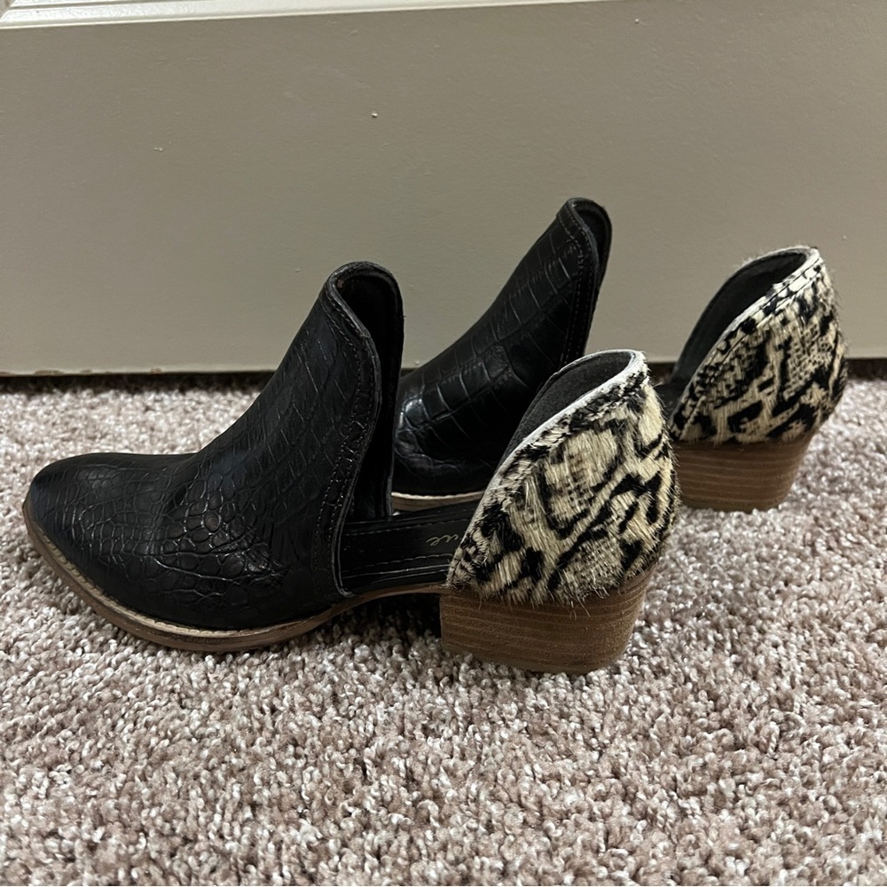 SHY TOWN by Diba True booties, 9.5 - Picture 3 of 10